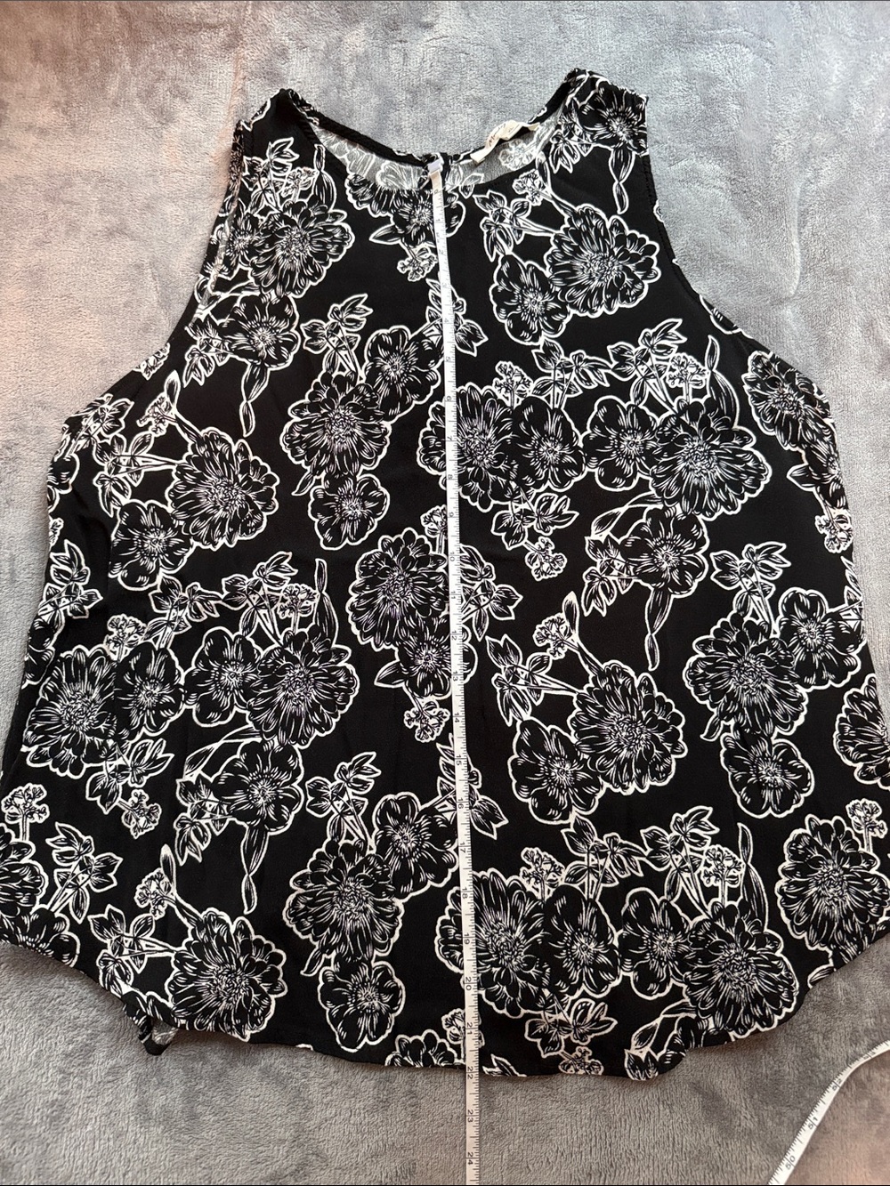 Sleeveless Black Floral Print Tank Top - Picture 5 of 5